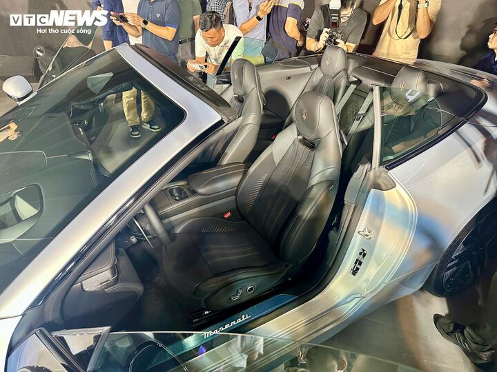 Nội thất tiện nghi trên GranCabrio Folgore