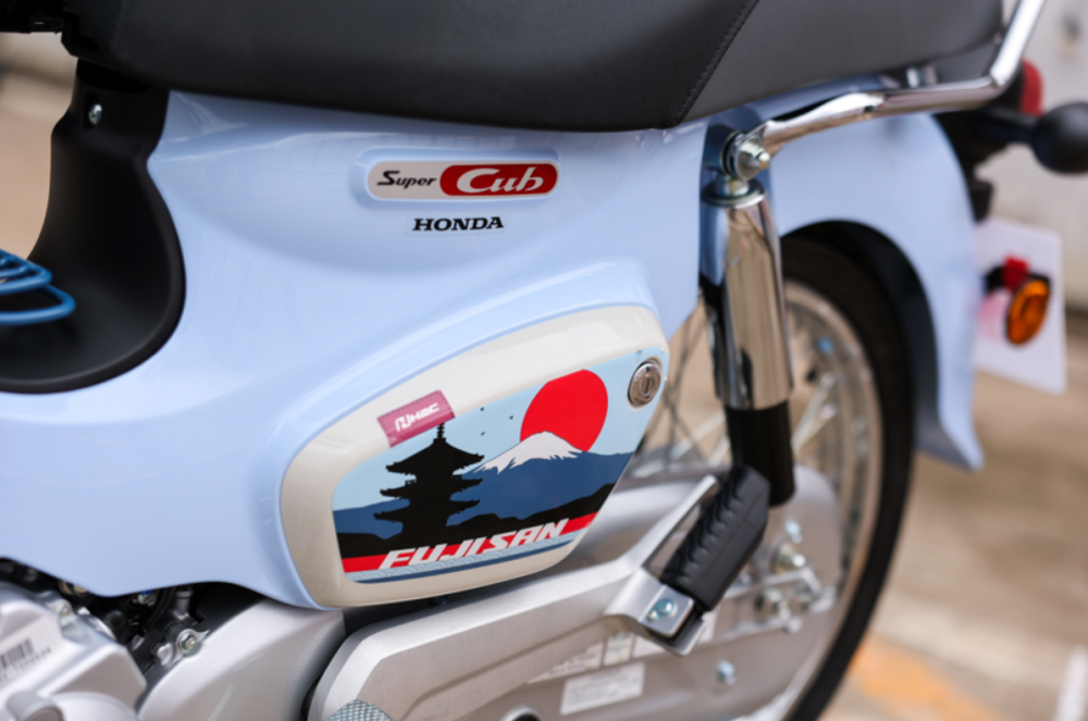 Super Cub 110 Mt. Fuji Edition với họa tiết núi Phú Sĩ