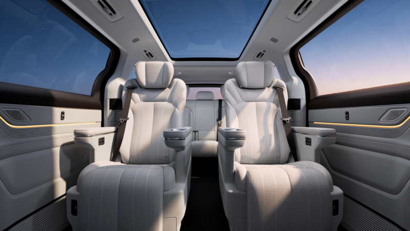 Khoảng cách giữa các hàng ghế trên 1 mét giúp thử nghiệm khả thi Khoảng cách giữa các hàng ghế Galaxy V900