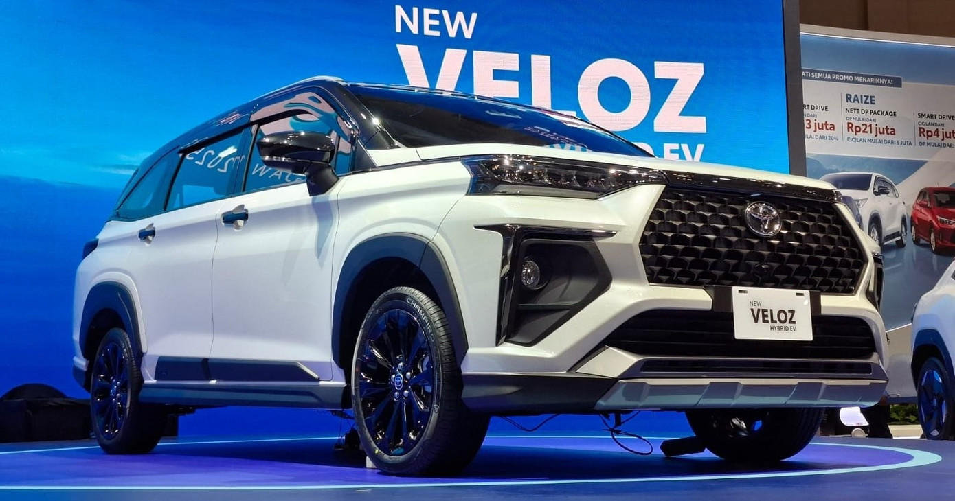 Toyota ra mắt xe hybrid 7 chỗ giá rẻ tại Đông Nam Á- Ảnh 1. Dòng MPV Toyota Veloz (Cross) lần đầu có phiên bản hybrid.