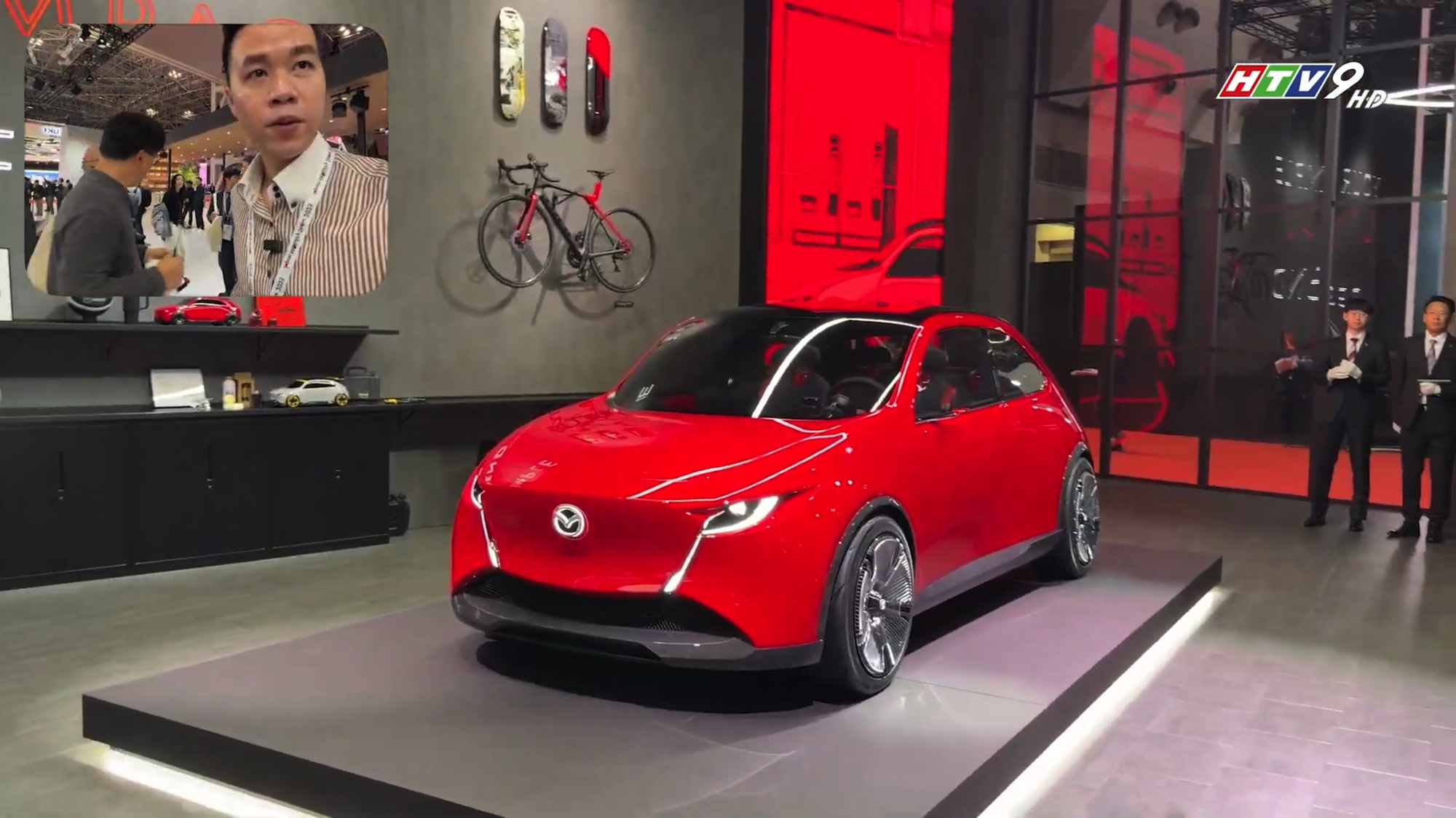 Xe MPV có bạt lều, bếp nấu, tủ lạnh, màn hình giải trí 