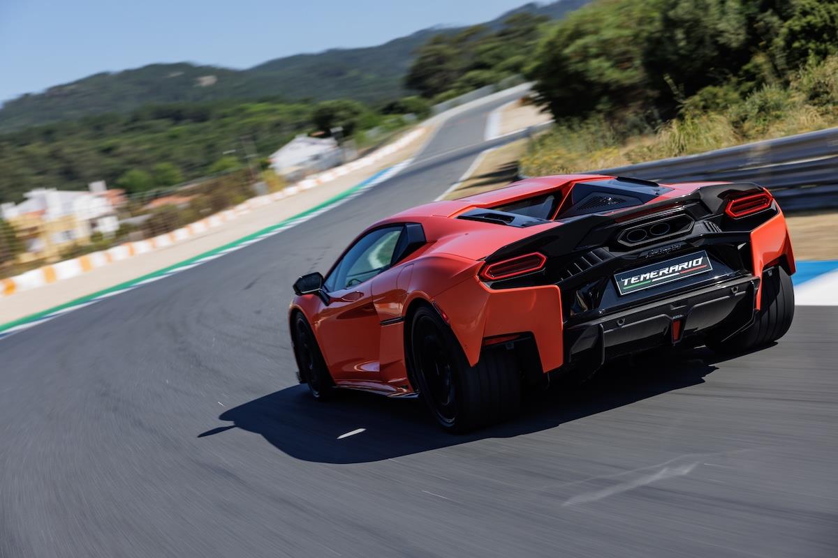 Khoang cabin rộng rãi với trang bị cao cấp