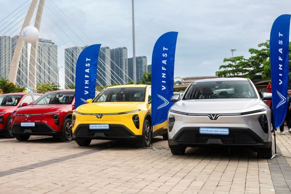 VinFast Limo Green vượt doanh số của Toyota Innova Cross dù mới bán 3 tháng. VinFast Limo Green đạt doanh số cao