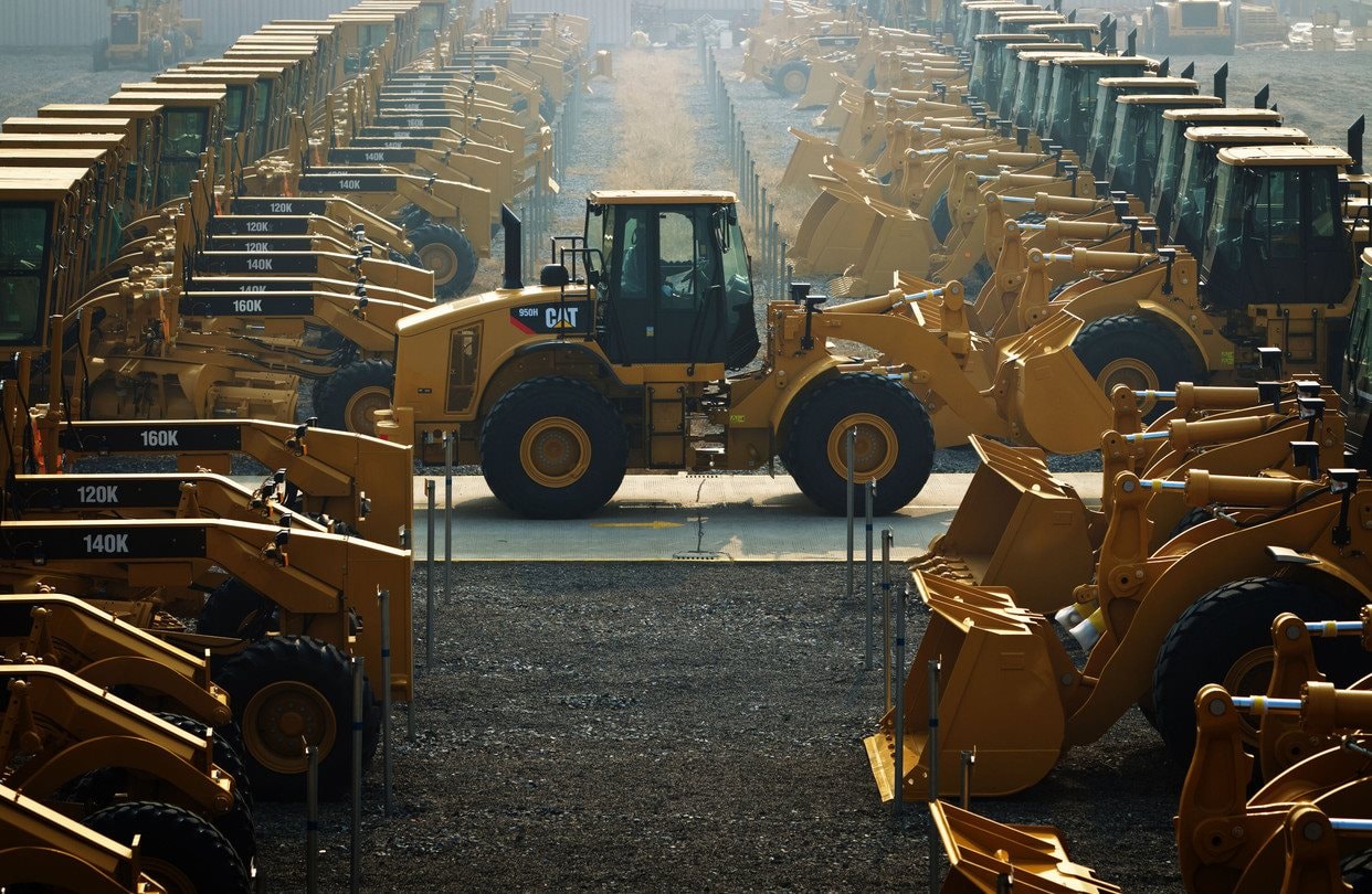 Máy xúc Caterpillar với màu vàng đặc trưng Máy xúc màu vàng macaroni của Caterpillar