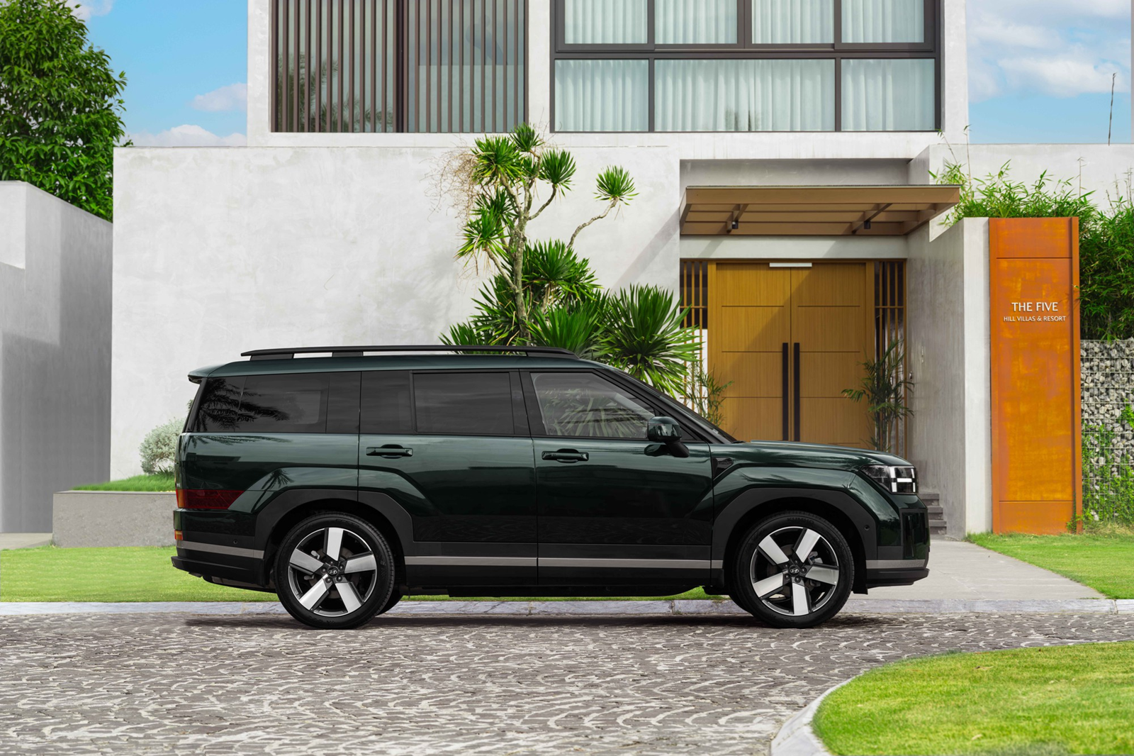 Hyundai Santa Fe Hybrid có mức tiêu thụ nhiên liệu ngang xe hạng B