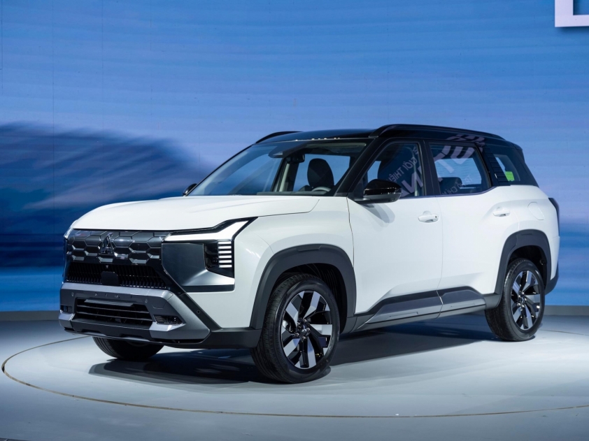 Ngoại thất Toyota Innova Cross chi tiết