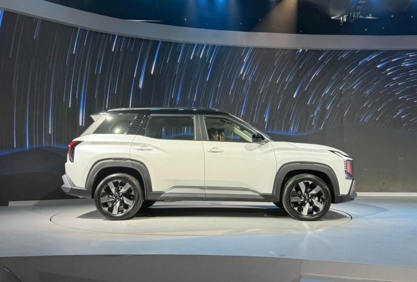 Ngoại thất Mitsubishi Destinator Ngoại thất Mitsubishi Destinator