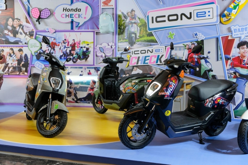 Thiết kế hiện đại của Honda ICON e Mặt trước xe máy điện Honda ICON e với đèn LED