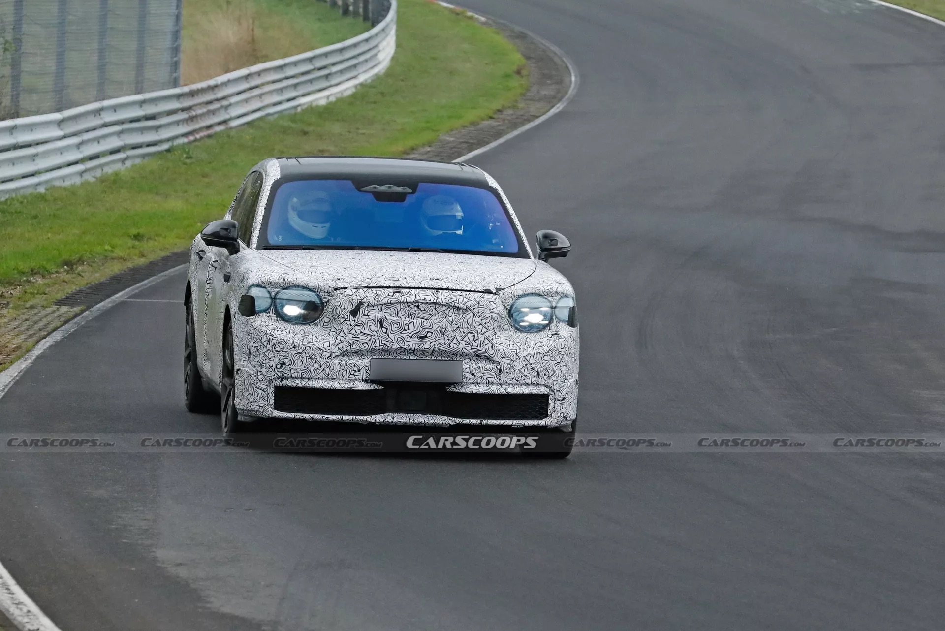 Thiết kế đầu xe được che kín bằng lớp ngụy trang dày đặc Đầu xe Urban SUV được che chắn kỹ lưỡng