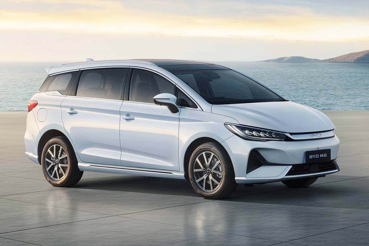 BYD M6 rộng rãi phù hợp gia đình và chạy dịch vụ